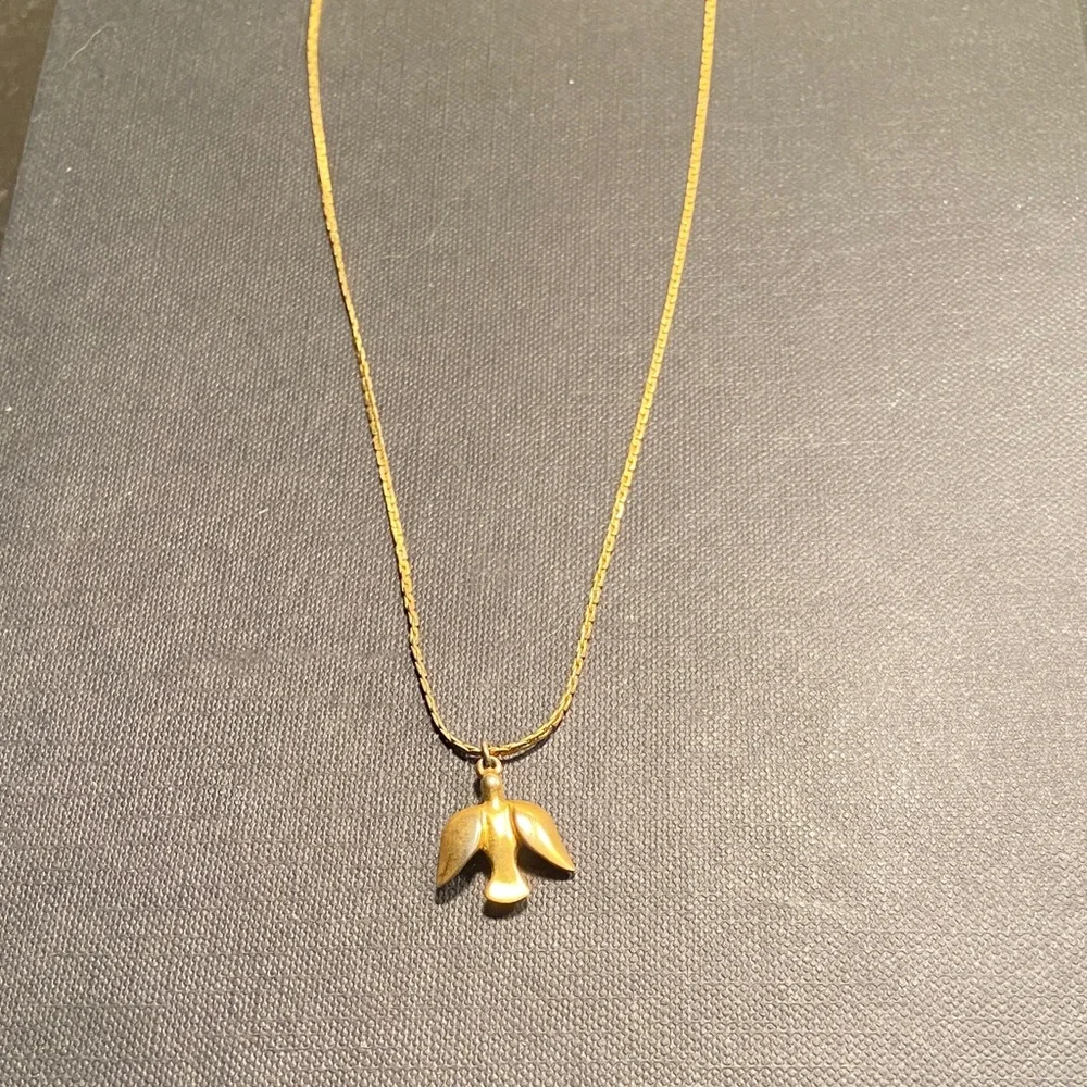 Vintage 70s 1970s Gold Bird CHARM Holy Spirit Dove of PEACE Pendant Necklace - Picture 4 of 6